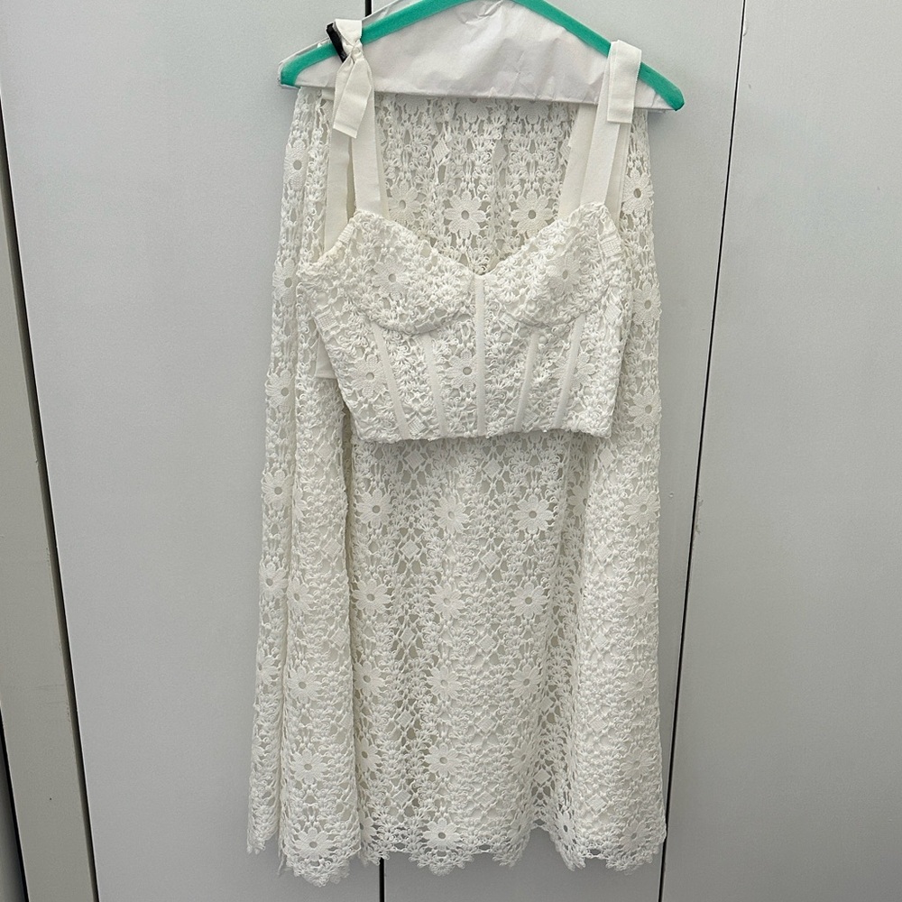 SAYLOR White Rella Set - Picture 3 of 8